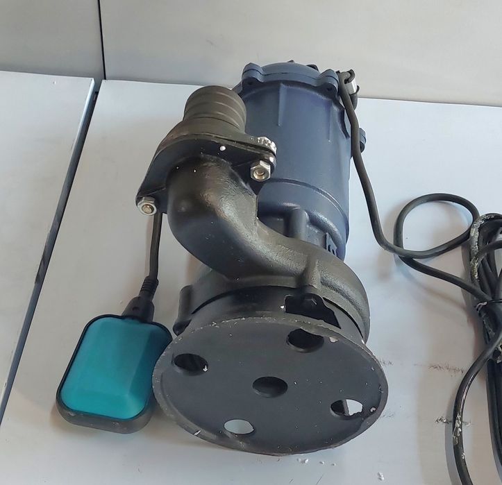 Дренажна помпа за мръсна вода. Потапяща помпа за прочистване на ями.