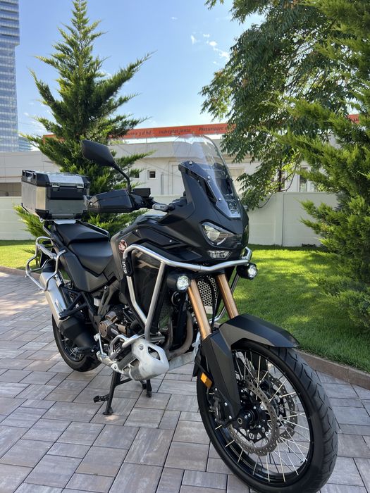 Honda Africa Twin Adventure Sports Automat DCT ES - Electronic Suspension; modelul de top