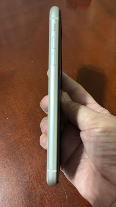 iPhone 11 продам