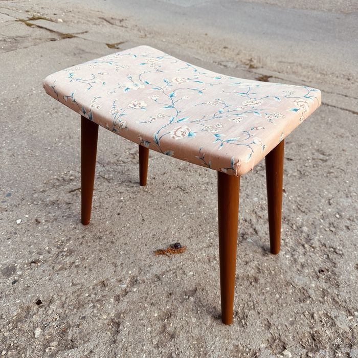 Винтидж шведска табуретка – Mid-Century Modern (50–60-те)