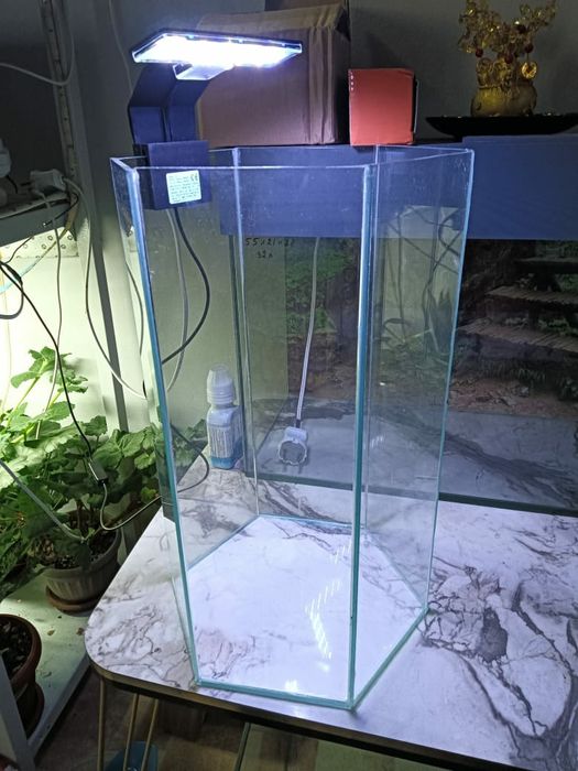 Продам новый аквариум 6 гранник