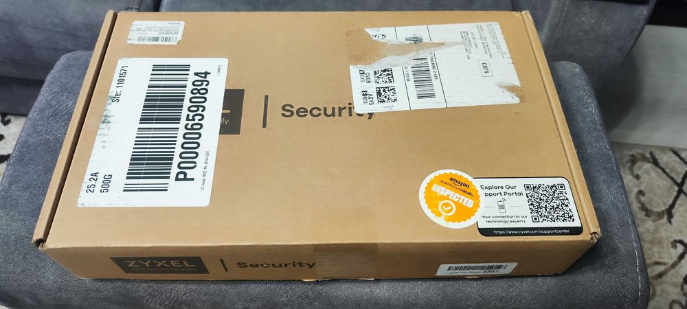 в упаковке ZyXEL VPN100 роутер. маршрутизатор