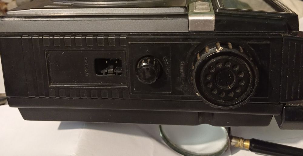 Vând/Schimb Radio-Casetofon,SANYO.Merge doar pe radio,pe casetă bâzâie