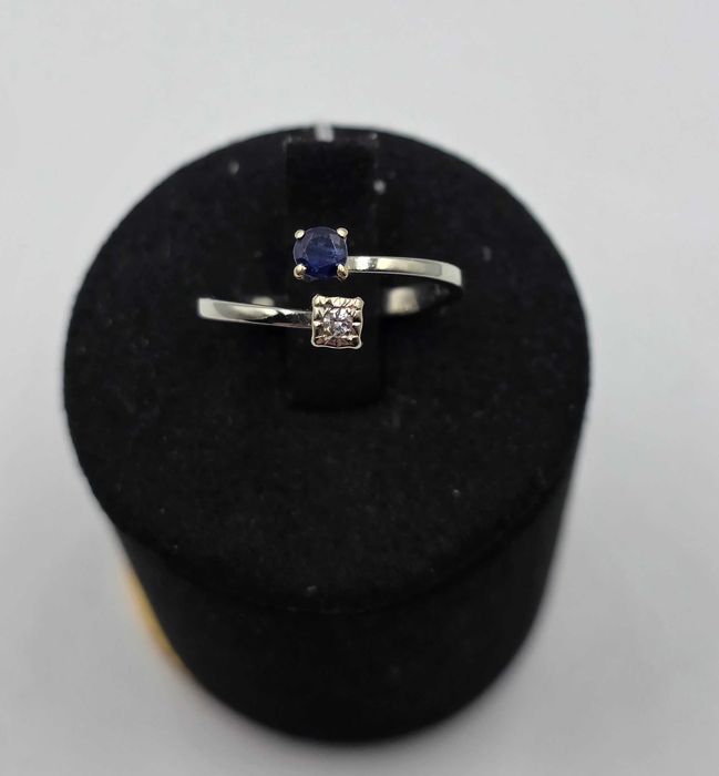 Inel Aur alb 18K Diamant si Safir