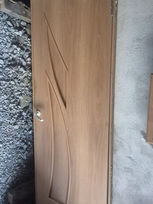 Двери б/у  межкомнатные