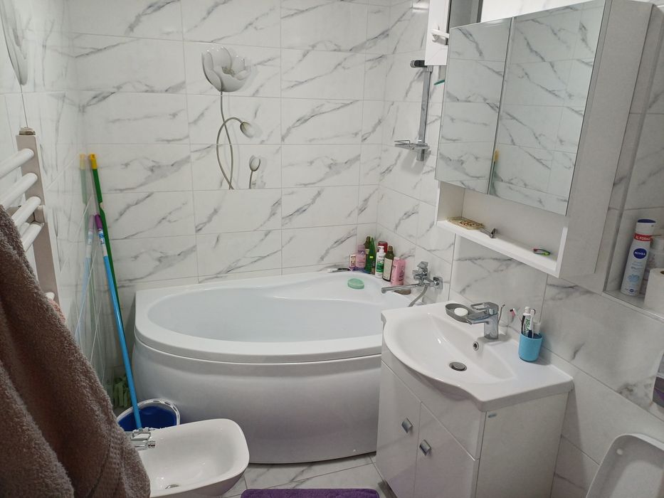 Apartament 4cam 2bai et.1 OMV