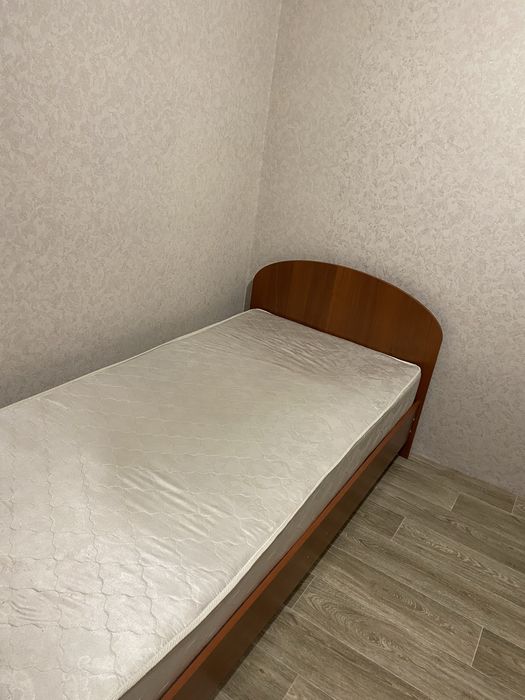 Продам кровать с матрасом