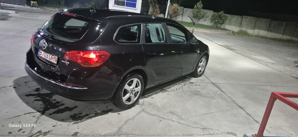 Vand/Schimb  Opel  Astra  J  2013 Tourier  !!!ATENȚIE!!!Euro 5  start/stop consum foarte mic