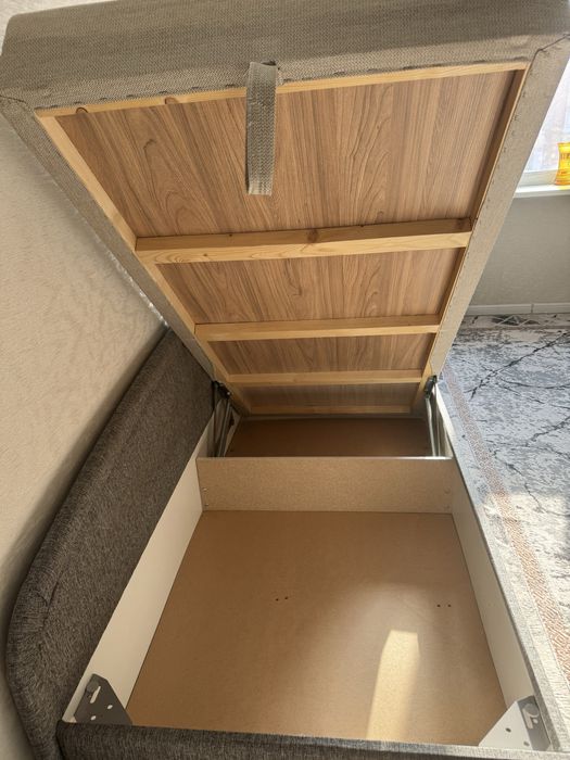 Тахта б/у в хорошем состоянии