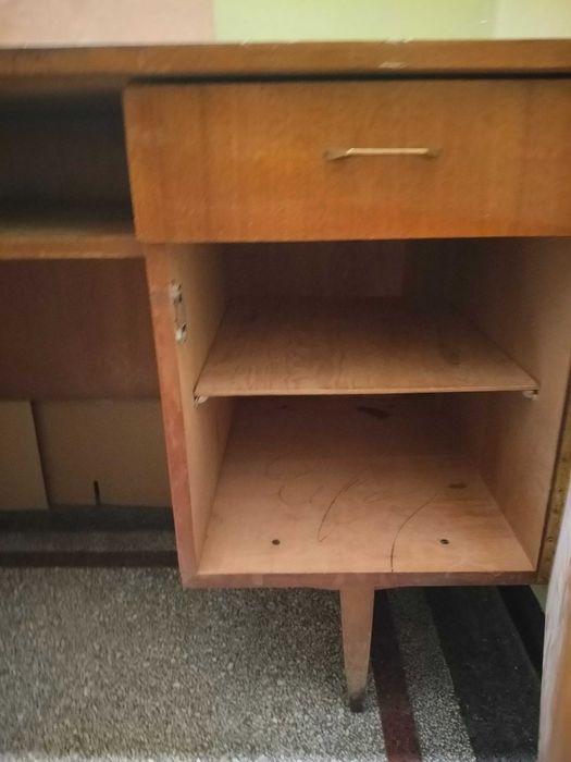 Старо дървено бюро