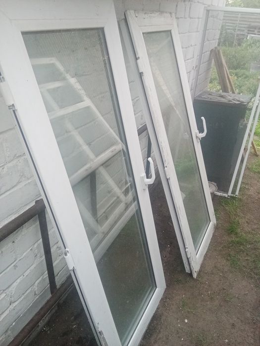 Продам 2 рамы пластиковых окон