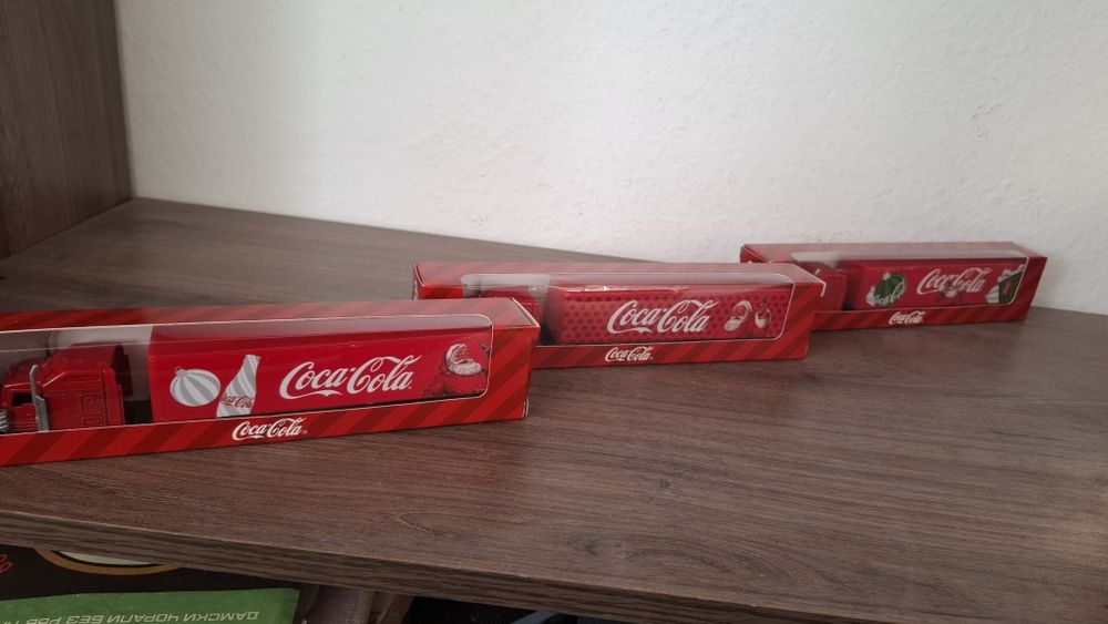 Колекционерски Coca-Cola коледни камиончета – нови, комплект