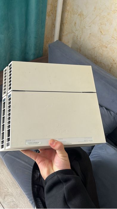 Продам две пс 4 с играми