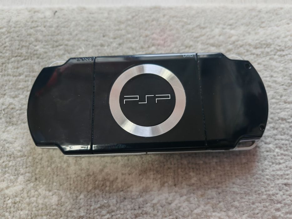 PSP 2000  конзола
