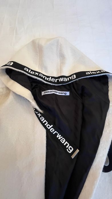 Бяло палтенце Ново Wang