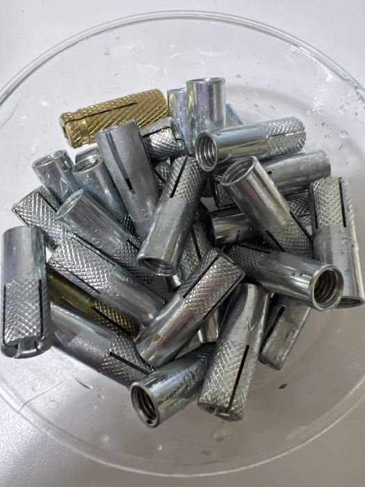 Piulite expandabile pentru beton din otel 20 mm