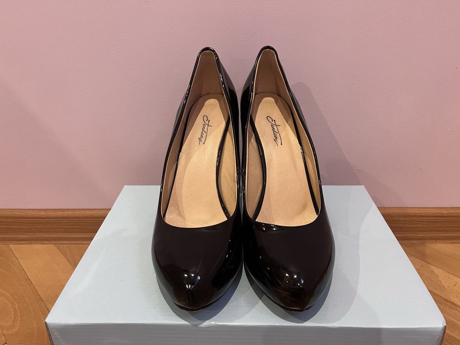 Елегантни обувки на ток