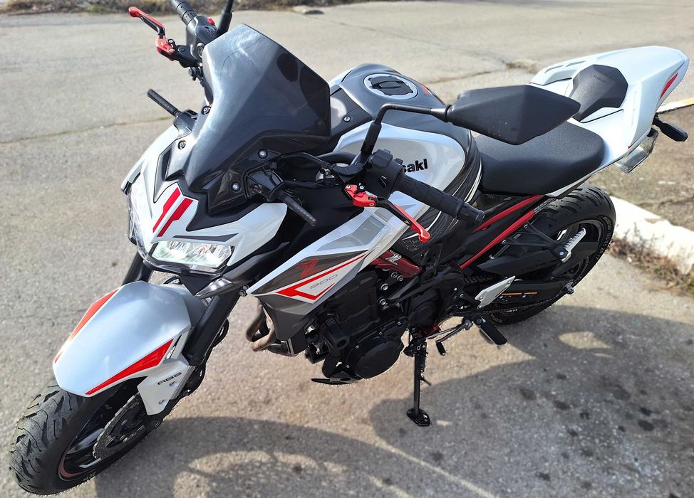 Kawasaki Z900 Akrapovic Performance 2023