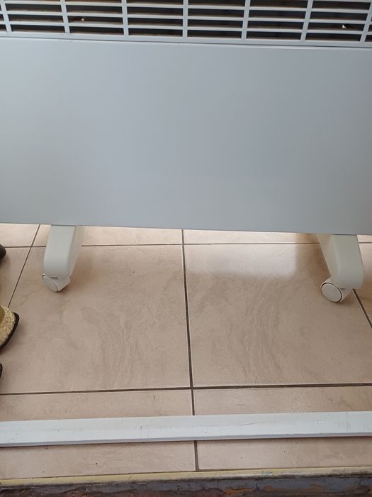 Продавам конвекторен радиатор Аерлек 2500w