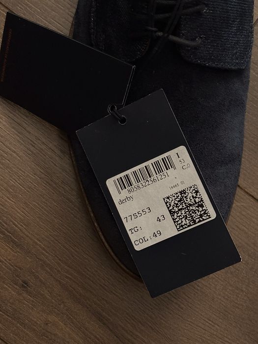 Нови оригинални  мъжки обувки от естествен велур Trussardi