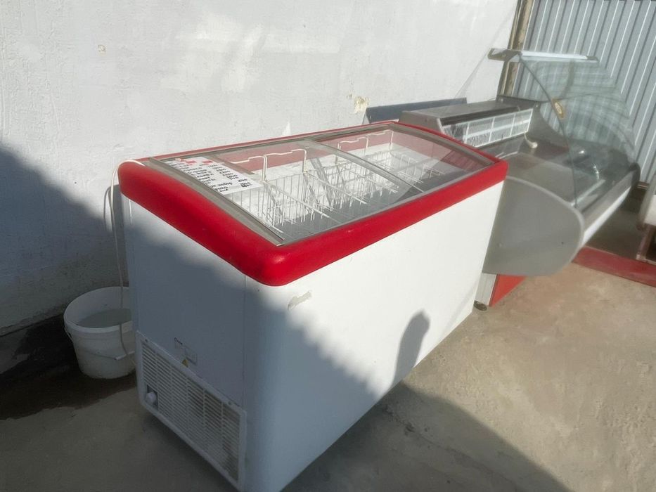 Продам морозильный  камера 6 сеток почти новый цена 250000тг