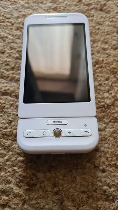 Продавам HTC Dream G1 първият андроид телефон