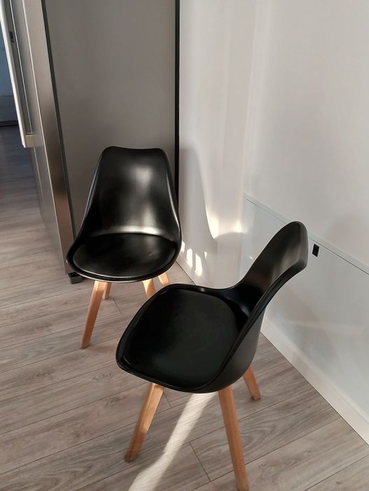 Vând set două scaune