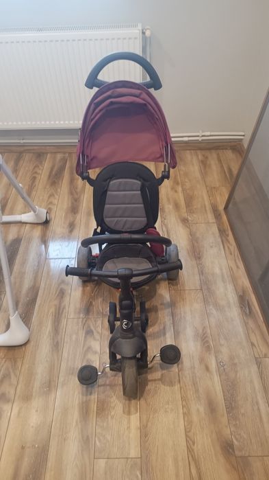 Vând tricicleta în condiții bune