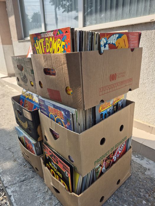 Vând Lot 500 Discuri Vinil colectie cu muzica usoara mixta