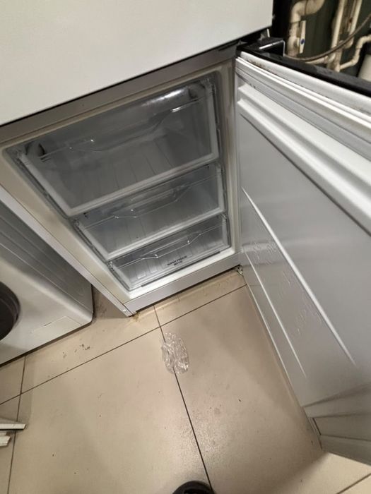 Продам холодиьник Indesit.