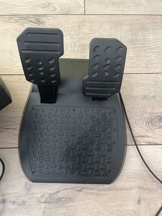 Play Station 4: Thrustmaster T80 Racing wheel