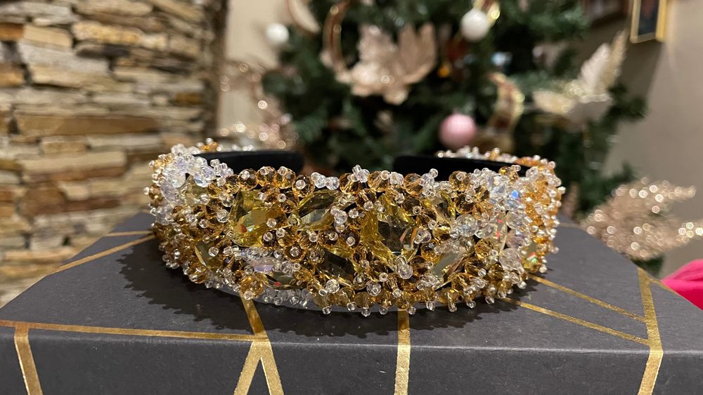 Диадема с кристали и мъниста