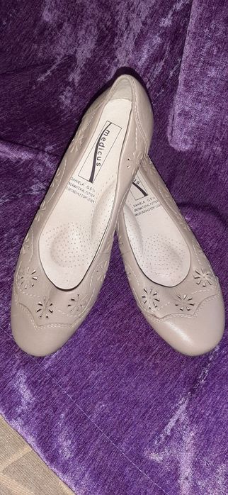 Босоножки кожаные