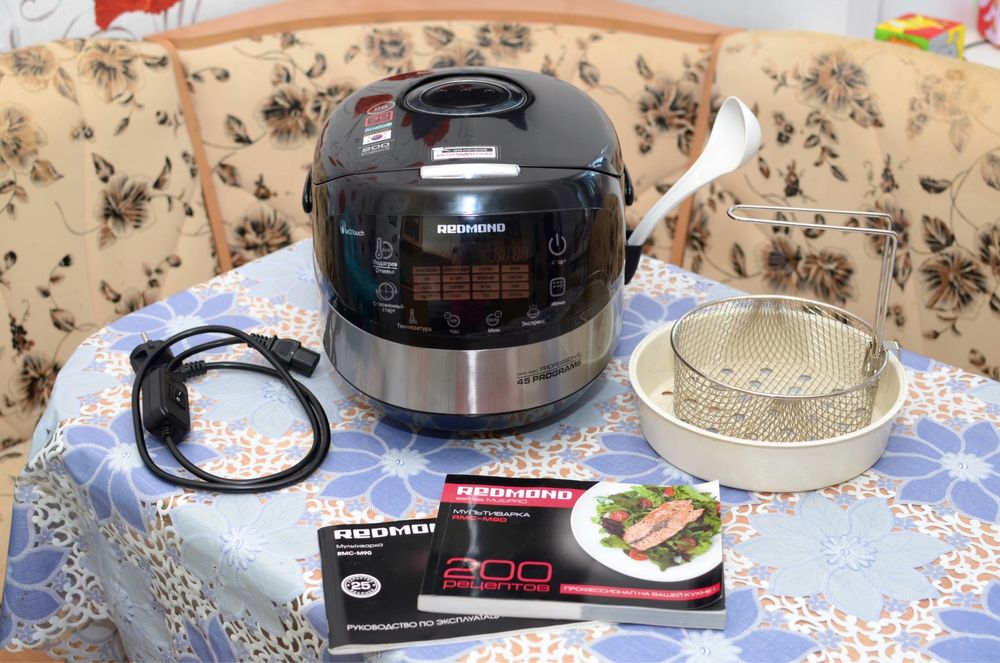 Мультиварка Redmond RMC-m90