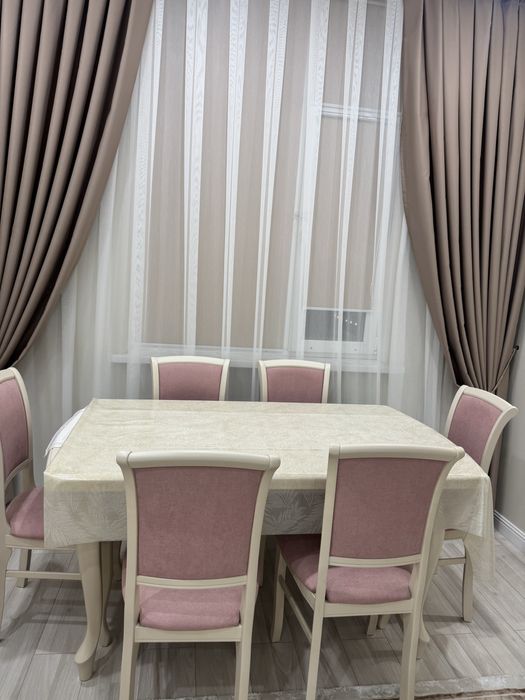 Стол со стульями