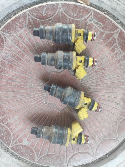 Продам форсунки карина е