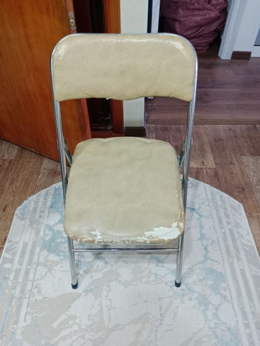 Продам 4 шт стульев за 10000 тг