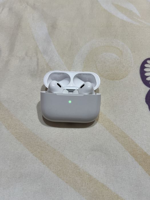 Vând căști Apple Pro 2 utilizate!