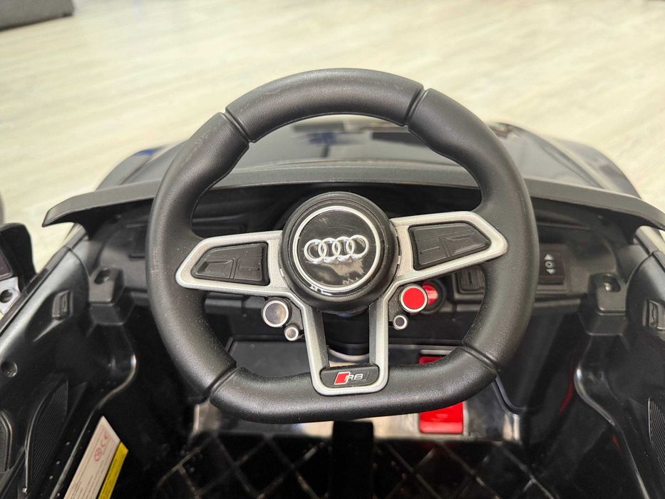 Акумулаторна кола Audi R8 Spyder