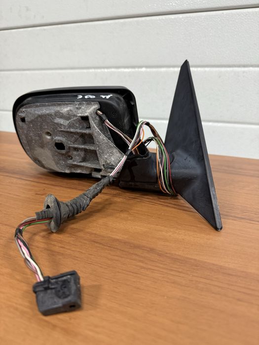 Правое боковое зеркало на бмв е38