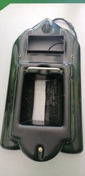 Корпус за лодка за захранка