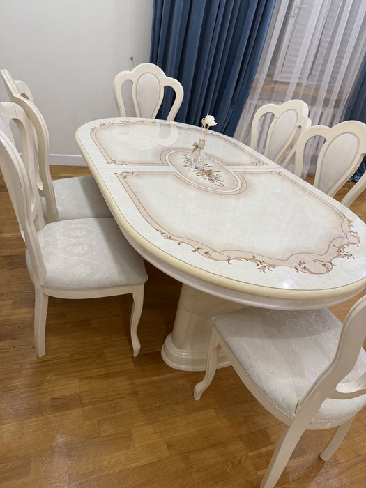 Стол и 6 стульев