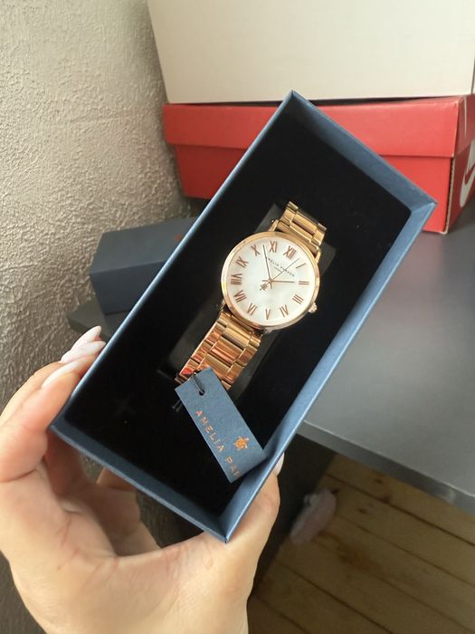 Часовник на Amelia Parker