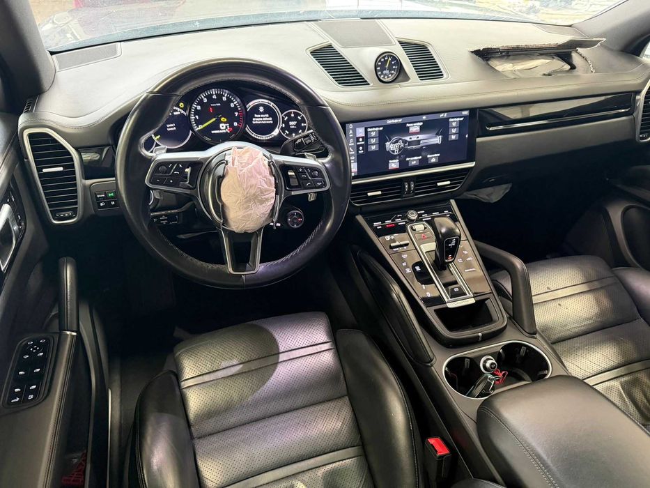 Porsche Cayenne avariat