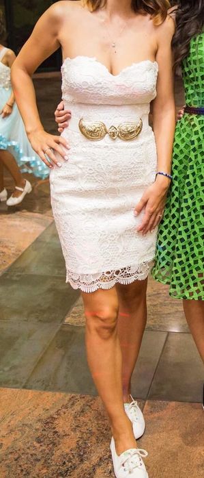 Къса сватбена рокля с пола от тюл