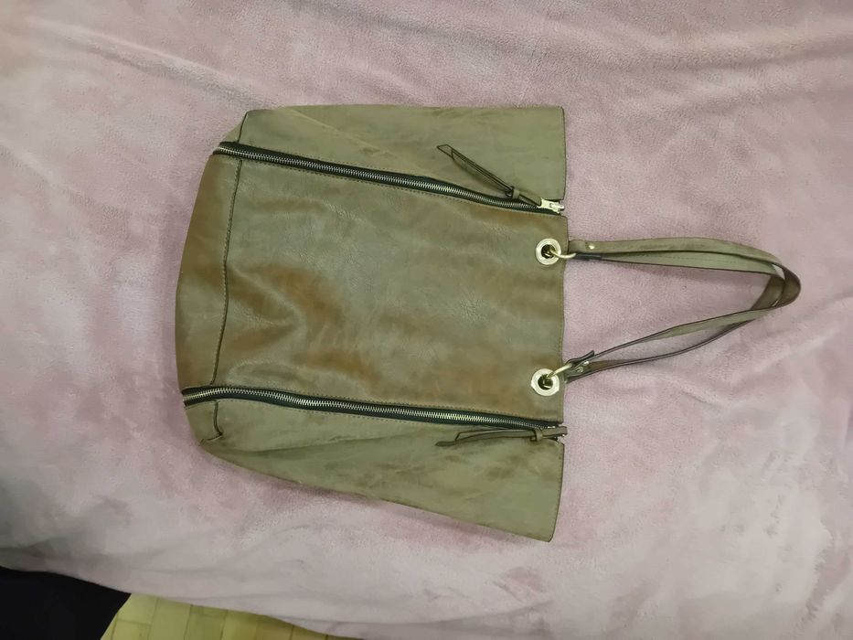 Дамски чанти и детска раничка