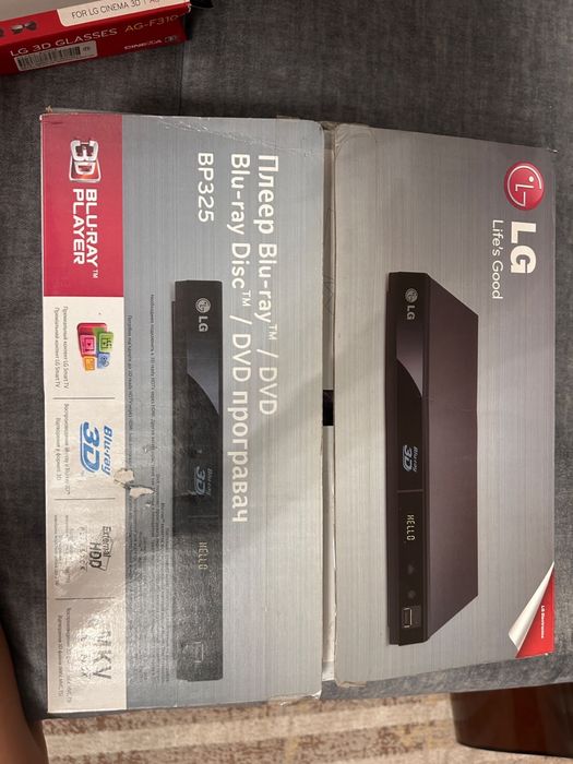LG Blu-ray 3D плеер BP325 + 3D очки