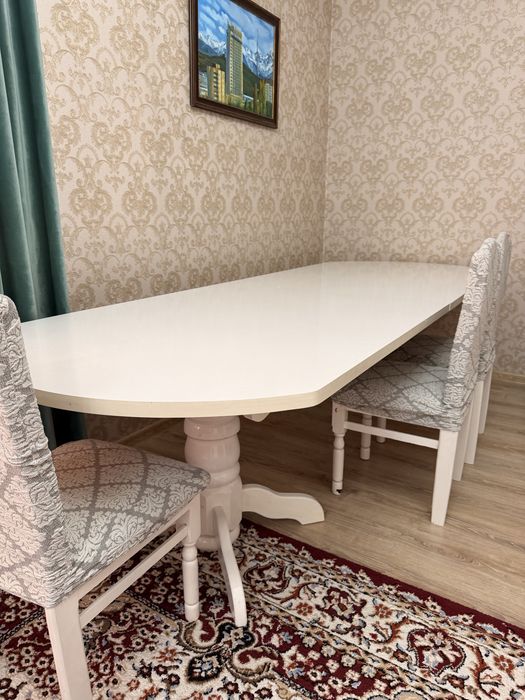 Стол со стульями