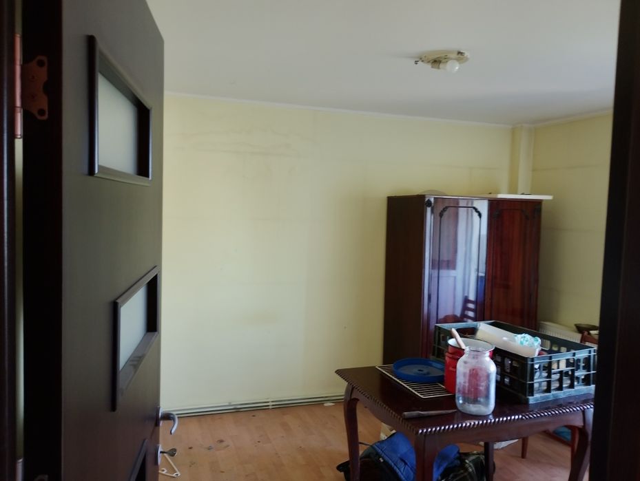 Apartament decomandat etaj2 2 camere