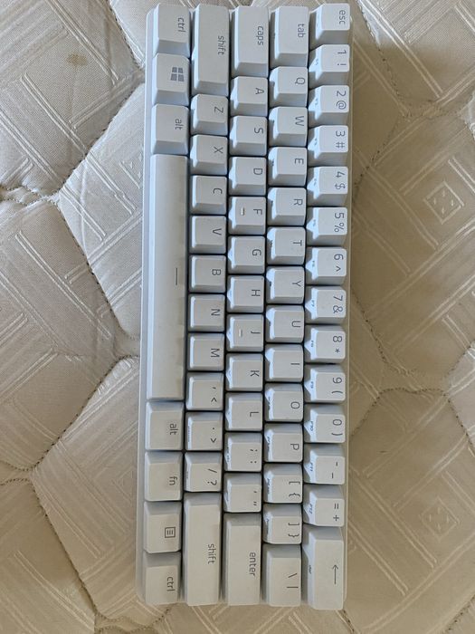 Razer Huntsman mini с лилави switches Като нова е малко използвана